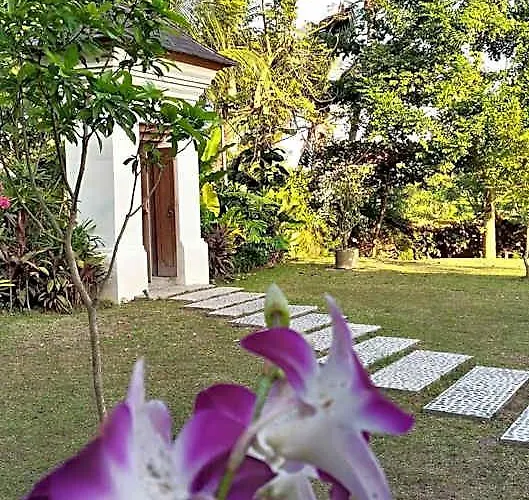 Taman Kanti - 2 Bedroom Private With Swimming Pool Bed & Breakfast